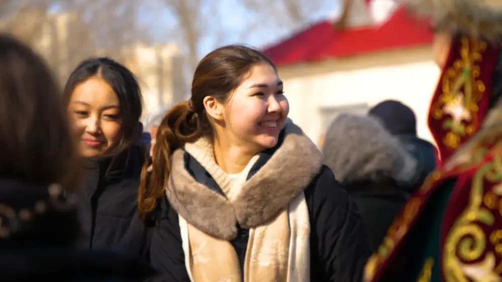 Более тысячи человек одновременно провели обряд Көрісу в столичном парке (5)