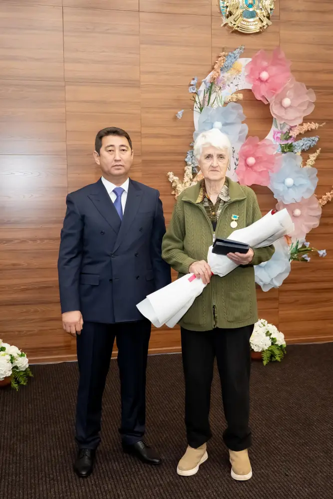 Айдарбек Сапаров отметил вклад женщин в развитие сельского хозяйства (7)