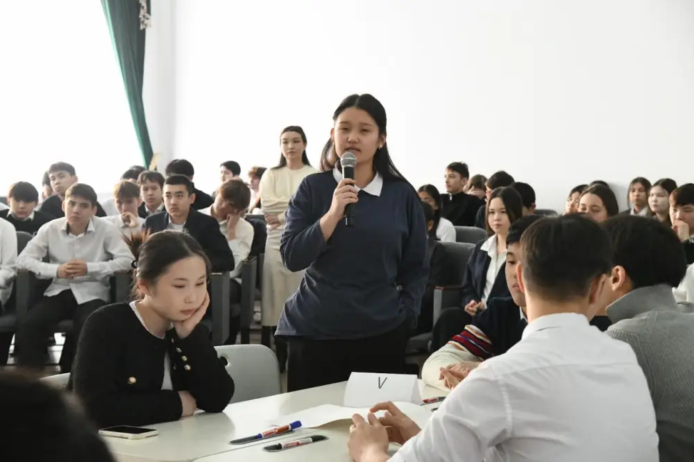 В Астане школьникам продемонстрировали последствия нарушения закона через кино (6)