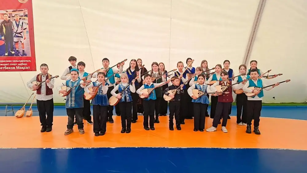 Музыка, объединяющая сердца: 10 тысяч юных домбристов Карагандинской области исполнили кюи в едином ритме {city2}