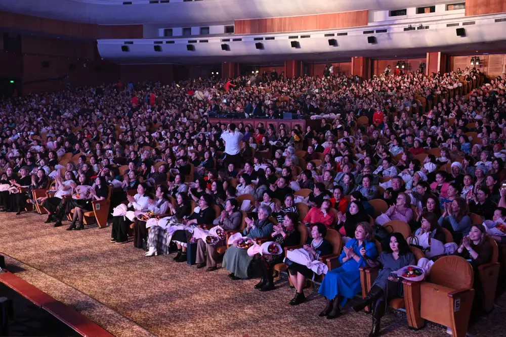 Концерт к 8 Марта в Алматы: влияние на общественное восприятие роли женщин в обществе {city2}