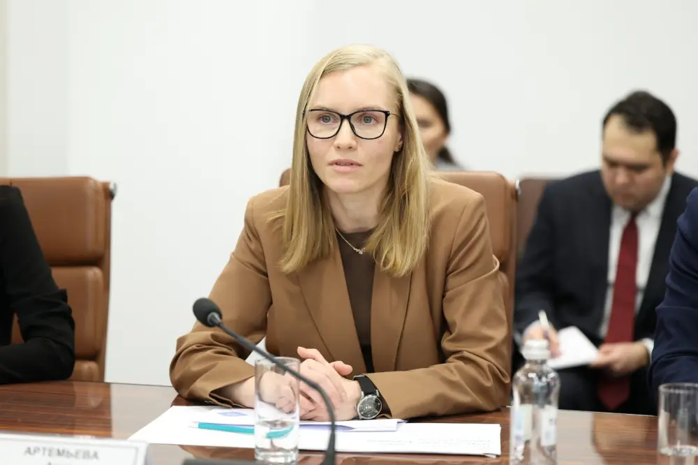 Цифровая трансформация школ Казахстана: министр просвещения провела встречу с руководством Google for Education (4)