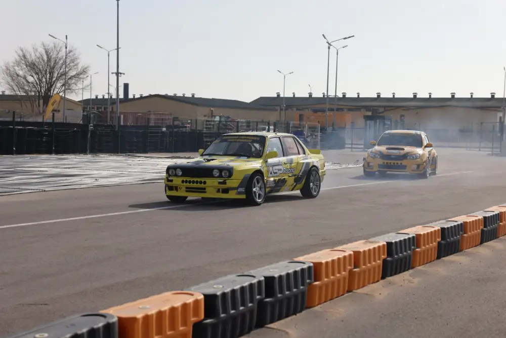 Дрифт-шоу в Конаеве: как соревнования объединяют участников и стимулируют гражданскую активность {city2}