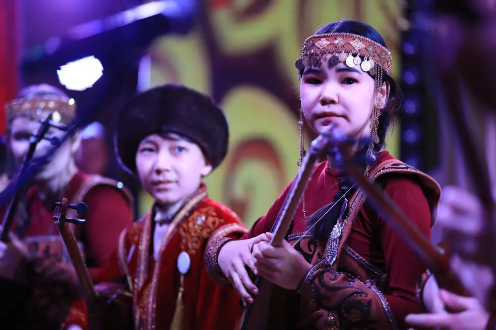 В Актобе молодые жыршы в течение суток исполняют героический эпос (4)