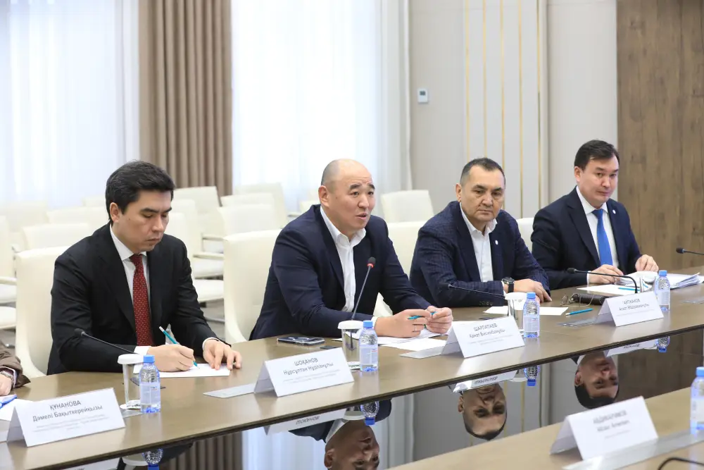 Аким области Асхат Шахаров встретился с председателем Президиума НПП «Атамекен» Канатом Шарлапаевым (6)