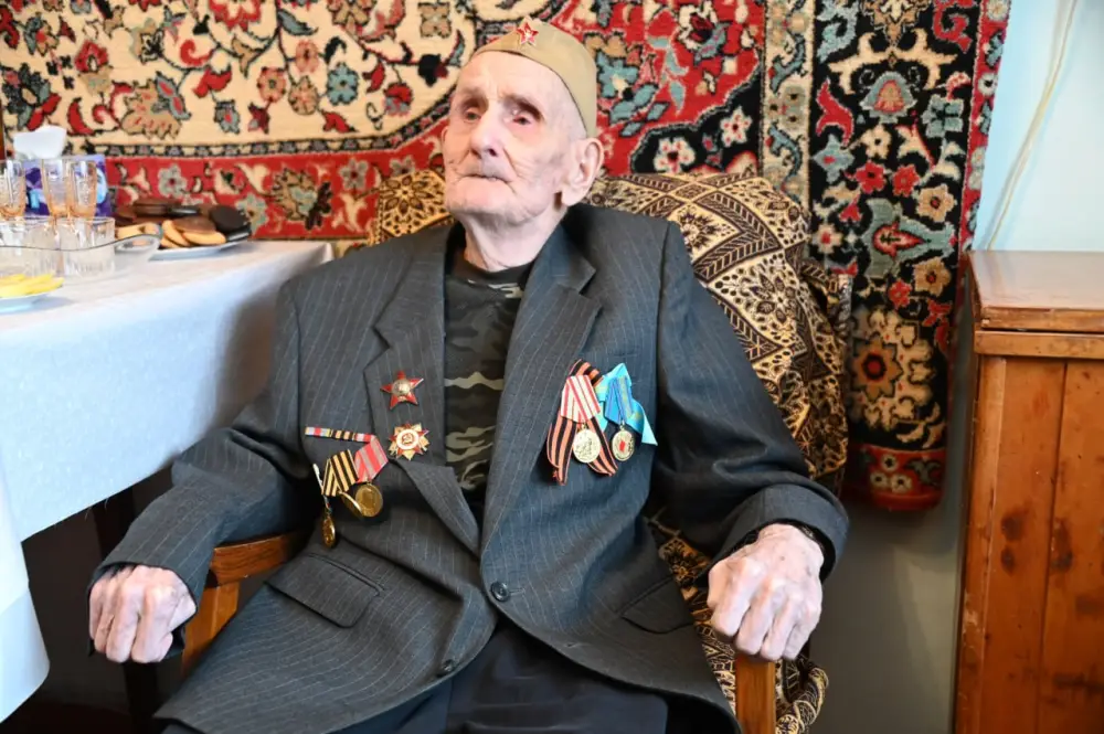 Поздравление ветерана войны с юбилеем в Караганде {city2}