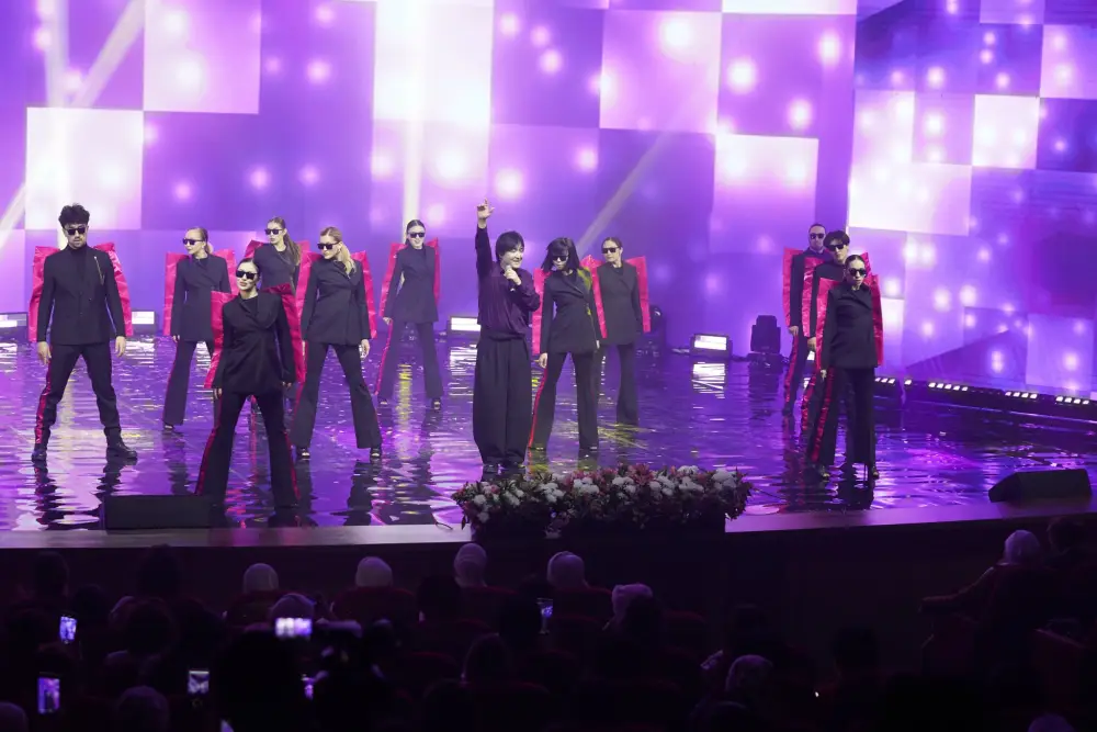 АКИМ ТУРКЕСТАНСКОЙ ОБЛАСТИ ВСТРЕТИЛСЯ С МНОГОДЕТНЫМИ И УВАЖАЕМЫМИ МАТЕРЯМИ И ПОЗДРАВИЛ ИХ С ПРАЗДНИКОМ (6)