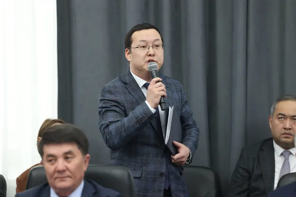 Внеочередная сессия маслихата (4)