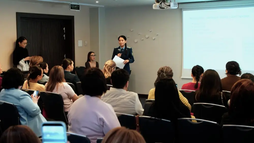 Встречу по повышению правовой грамотности женщин-предпринимательниц провели в Астане (7)