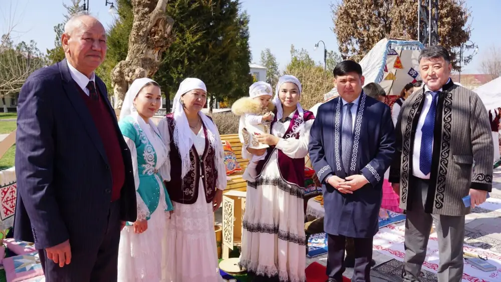 ТУРКЕСТАН: В ОРДАБАСЫ ОДНОВРЕМЕННО ПРОВЕЛИ ОБРЯД «ТҰСАУКЕСЕР» ДЛЯ 50 МАЛЫШЕЙ (3)