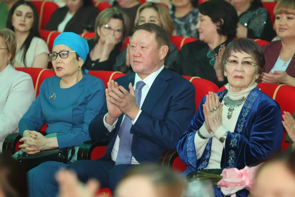 Праздничный концерт «Әлемнің жарығы» {city2}