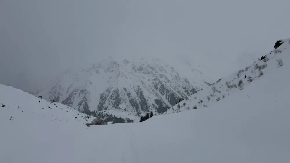 МЧС предупреждает о возможном сходе лавин {city2}