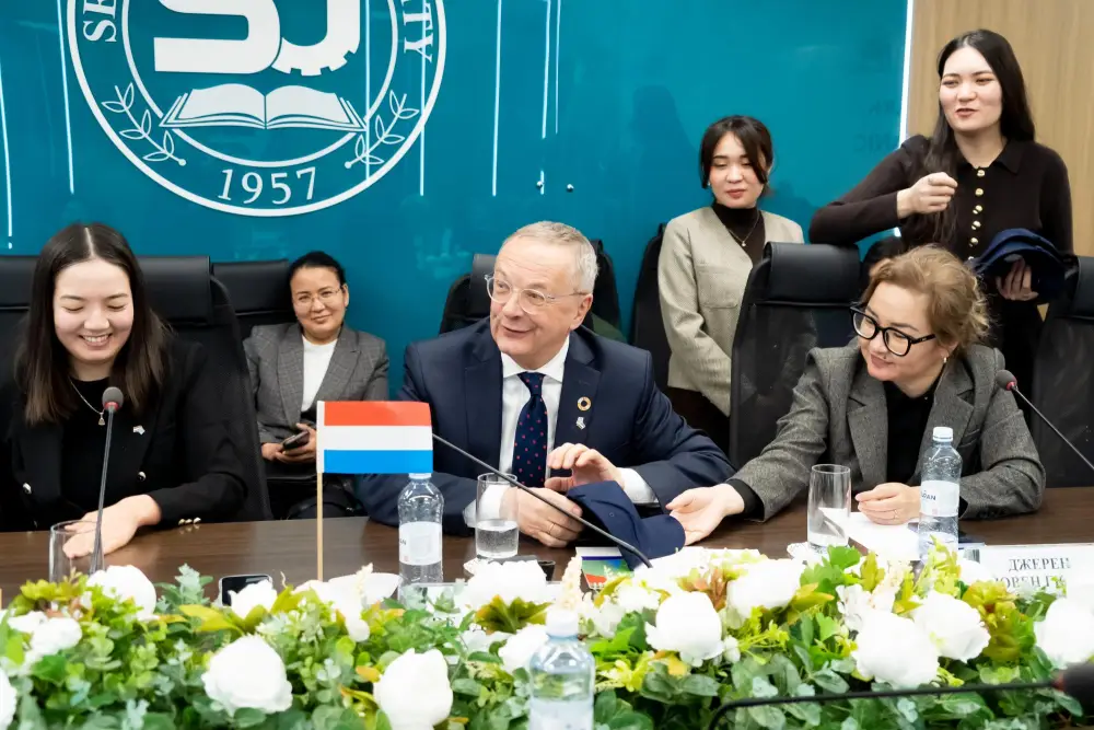 Международное обсуждение роли женщин в устойчивом развитии сельского хозяйства в КазАТИУ {city2}