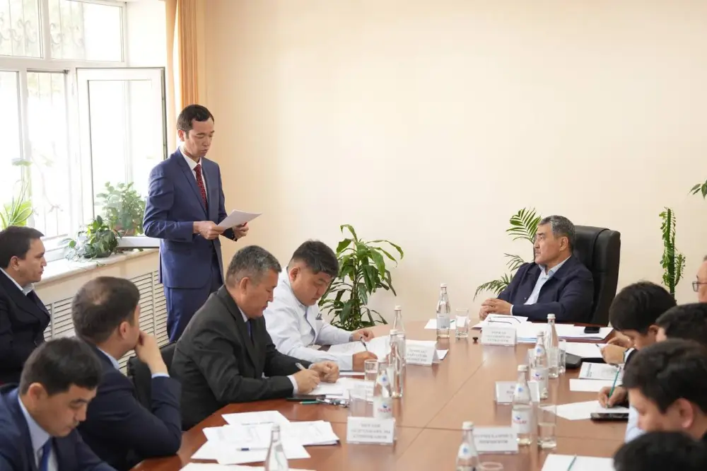 Подготовка к вегетационному периоду: Министр водных ресурсов акцентирует внимание на обеспечении фермеров водой и внедрении новых технологий в Туркестанской области {city2}