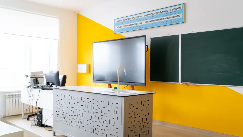 Почти 89 тысяч ученических мест введено за счет средств, изъятых у коррупционеров (4)