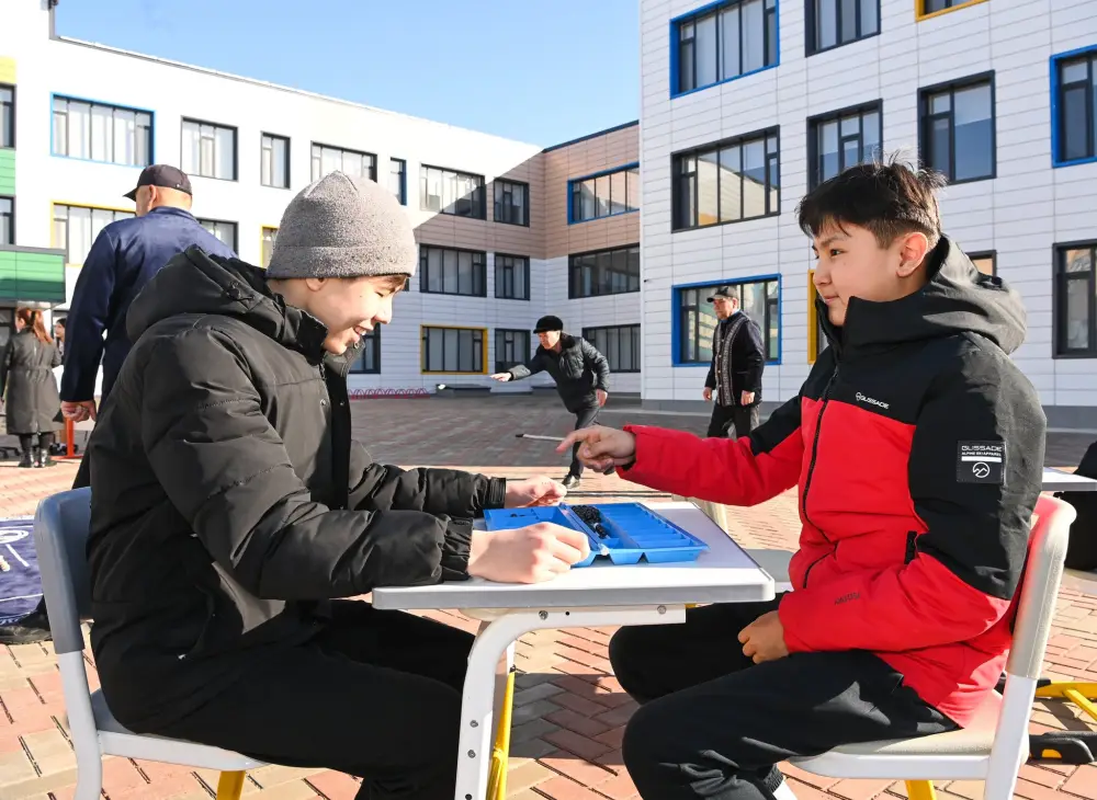 Глава региона проголосовал на республиканском референдуме (9)