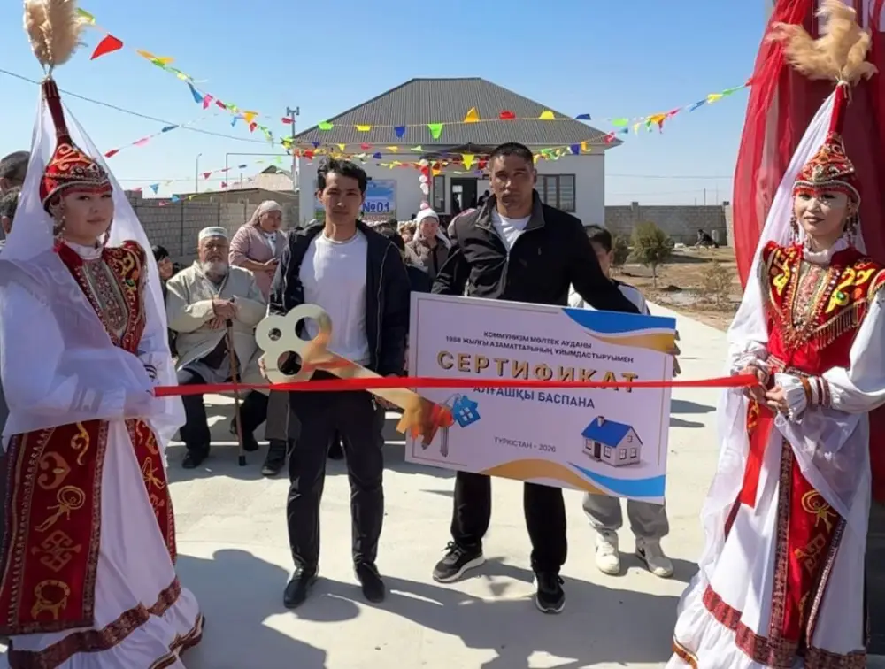 Социальная инициатива молодежи Туркестана: помощь матери-одиночке в приобретении жилья {city2}