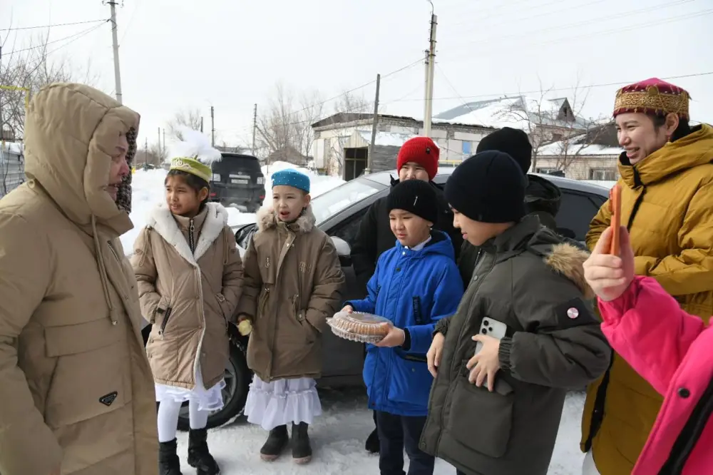 Столичные школьники посетили ветеранов и заслуженных педагогов в день Көрісу {city2}