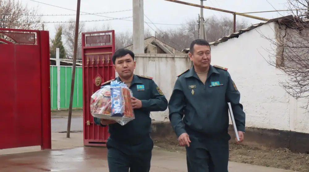 ВОЕННОСЛУЖАЩИЕ ТУРКЕСТАНСКОЙ ОБЛАСТИ ПОЗДРАВИЛИ ВЕТЕРАНА ВОВ С ДНЕМ БЛАГОДАРНОСТИ {city2}