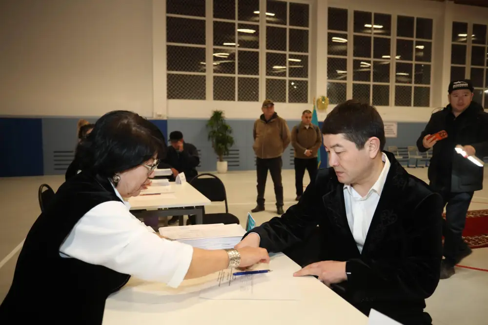 Голосование акима Мангистауской области: шаг к изменениям в Конституции и будущему страны {city2}