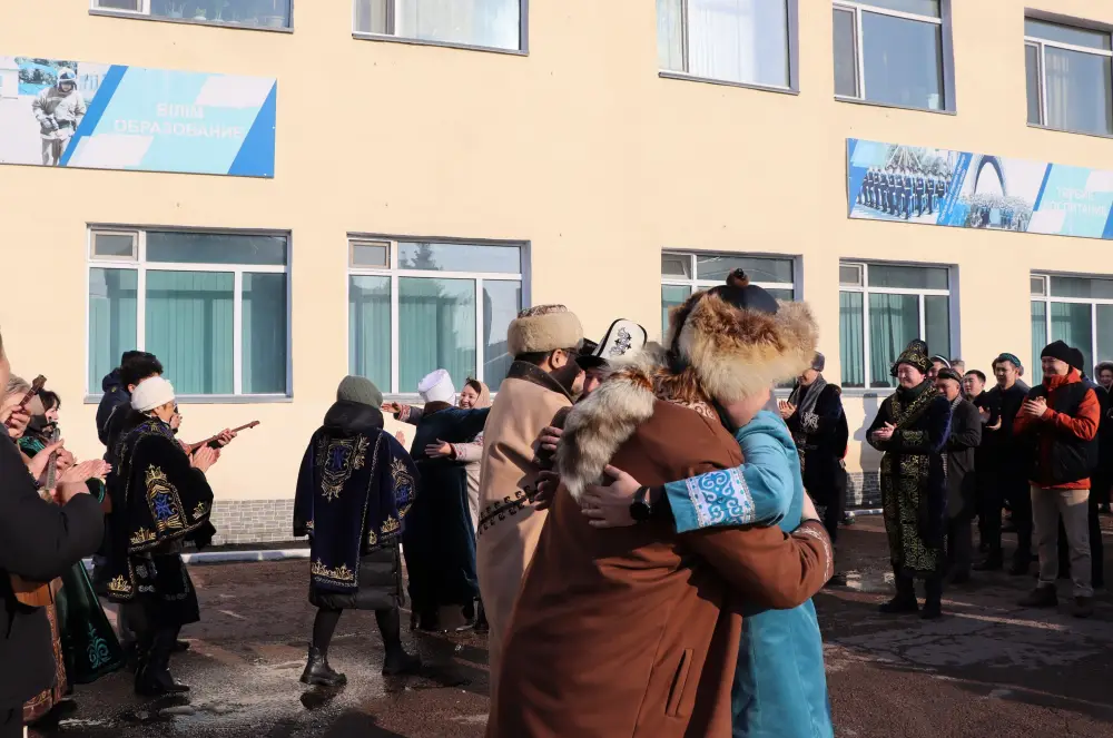 Наурызнама: Сотрудники МЧС Казахстана укрепили коллективные связи в праздник «Көрісу күні» {city2}