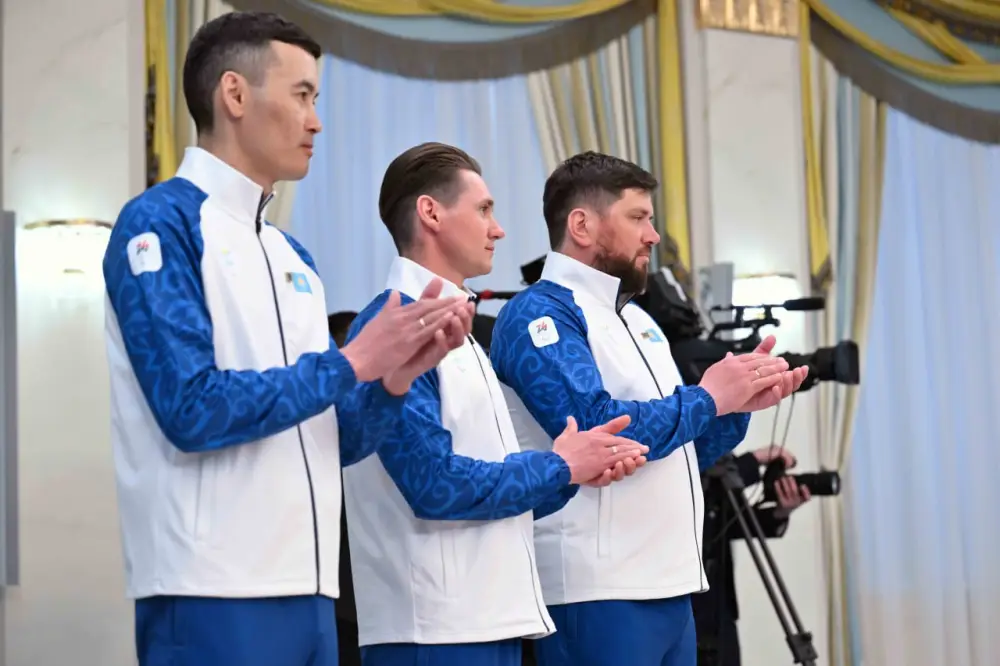 Глава государства наградил чемпиона ХІV зимних Паралимпийских игр Ербола Хамитова (2)