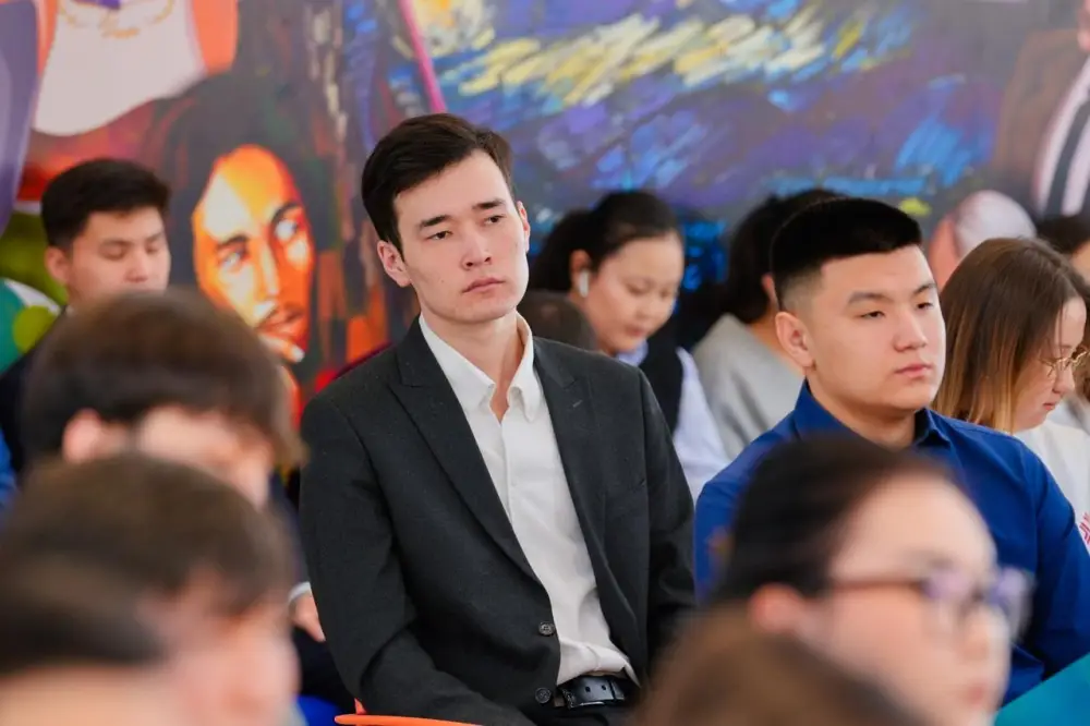 В Астане обсудили проект новой Конституции с участием молодежи и экспертного сообщества (9)