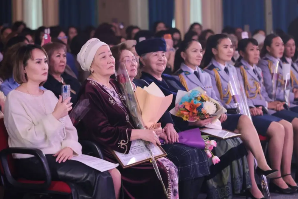 В МВД отметили Международный женский день (3)