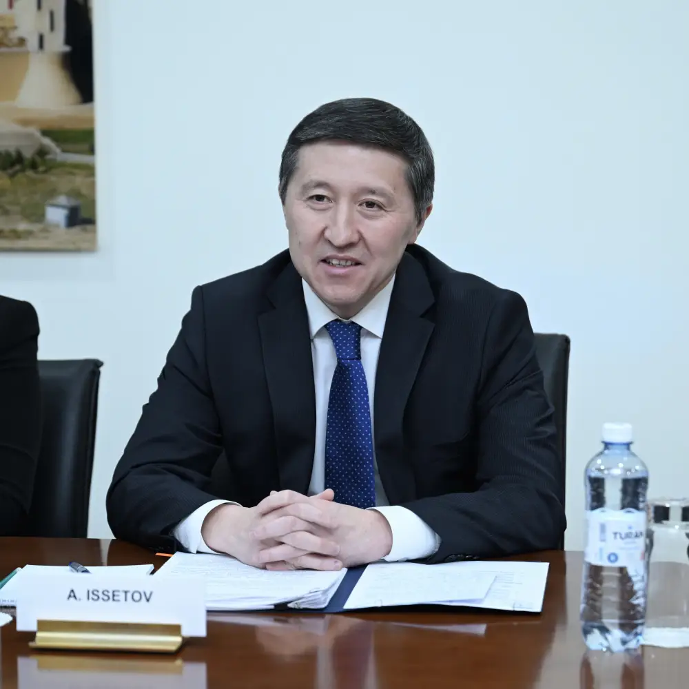 В Астане прошла встреча с международными наблюдателями для обеспечения прозрачности референдума {city2}