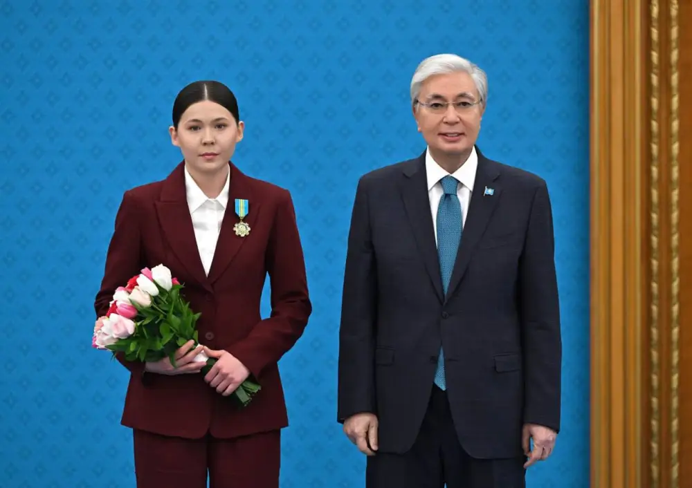 Кристина Шумекова приняла орден «Парасат» после успешного выступления на юниорском чемпионате мира {city2}