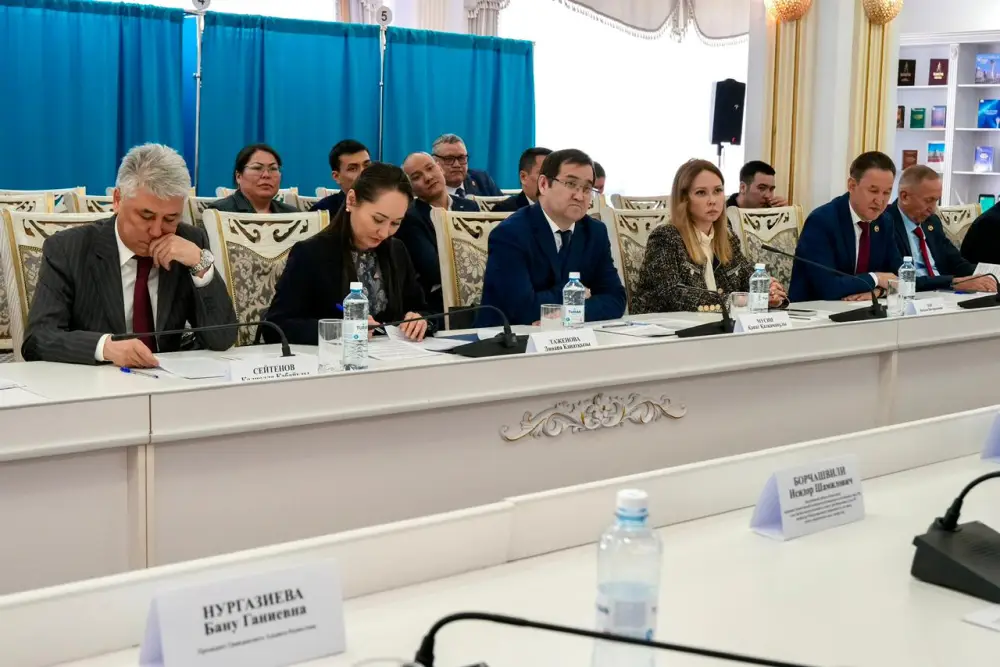 В Астане обсудили вопросы конституционной модернизации (3)