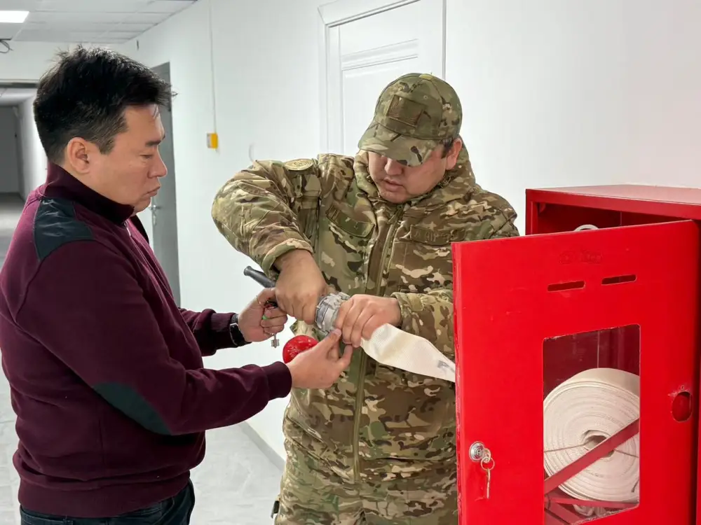 Профилактика пожаров в приоритете МЧС {city2}