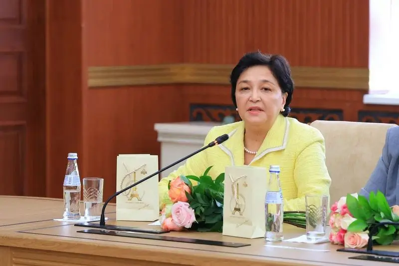 Ермаганбет Булекпаев поздравил женщин Карагандинской области с 8 Марта (8)