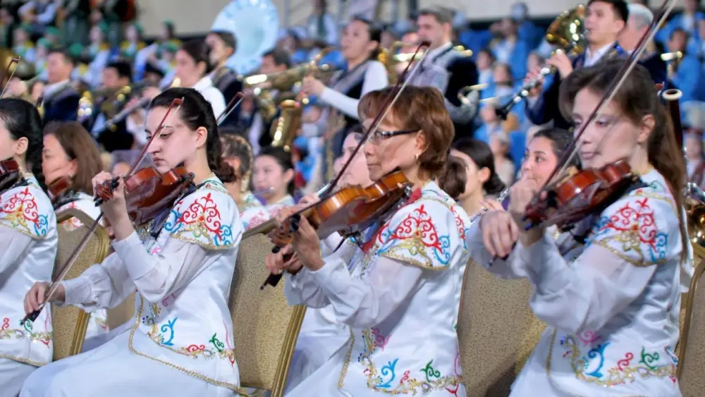 Кюй «Шернияз» и песня «Наурыз» прозвучали в исполнении 5 тысяч музыкантов в Астане {city2}