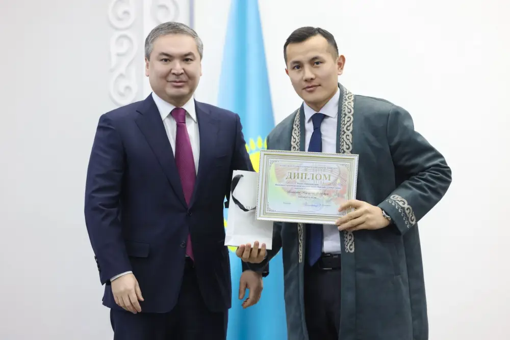 В Министерстве промышленности и строительства отметили Наурыз: Ерсайын Нагаспаев поздравил коллектив (5)