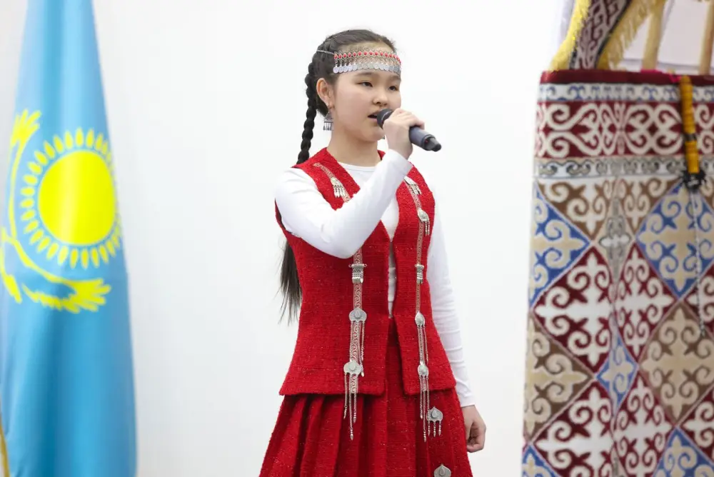 В Министерстве промышленности и строительства отметили Наурыз: Ерсайын Нагаспаев поздравил коллектив (9)