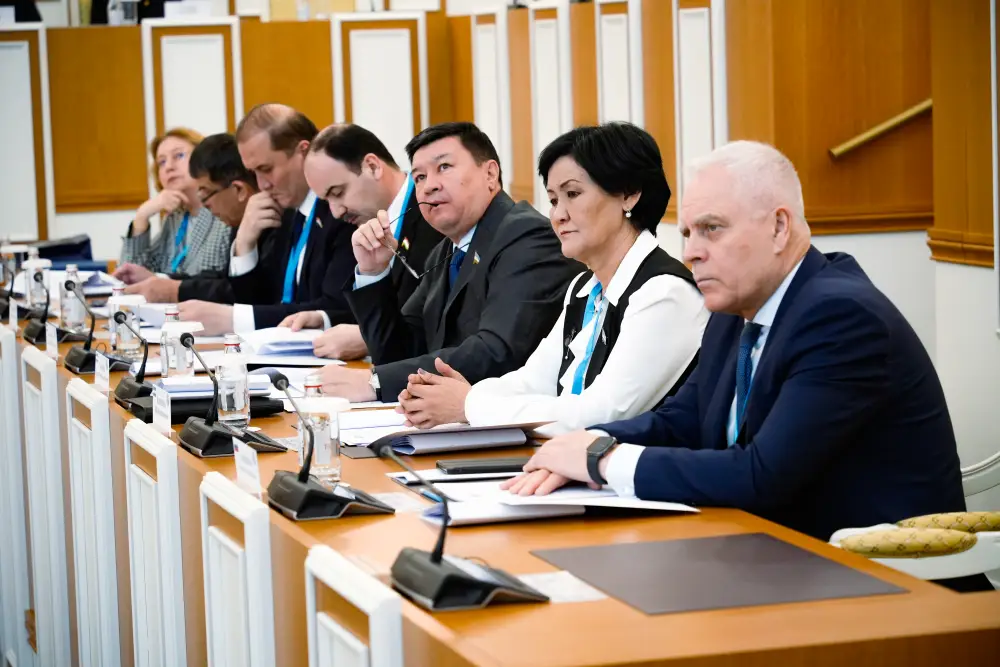 Конституционный Суд посетили международные наблюдатели за референдумом по новой Конституции {city2}