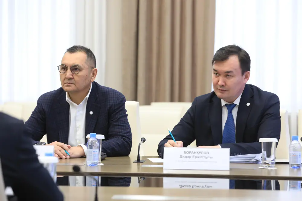 Аким области Асхат Шахаров встретился с председателем Президиума НПП «Атамекен» Канатом Шарлапаевым (5)