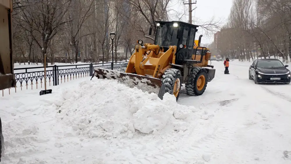 42 тысячи кубометров снега вывезли из Астаны ночью {city2}
