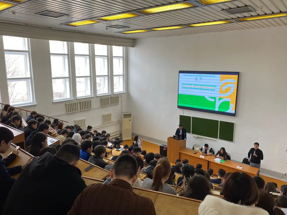 Студенты Орала обсуждают экологическую ответственность и проблемы региона на встрече «Таза Қазақстан» {city2}