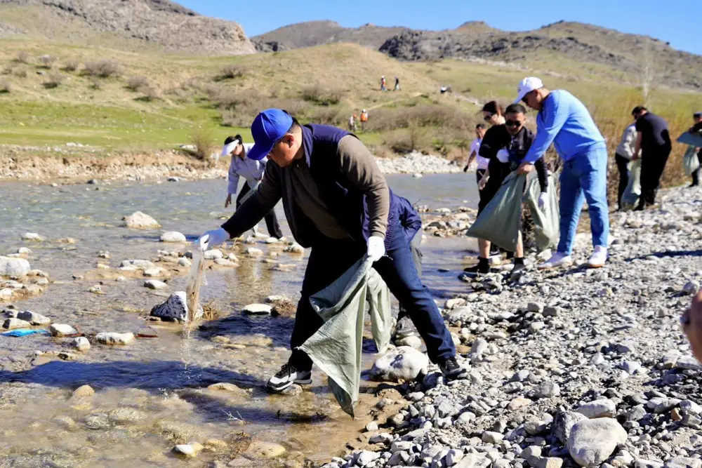 ТУРКЕСТАН: МЕЖДУНАРОДНАЯ ЭКОЛОГИЧЕСКАЯ АКЦИЯ СОБРАЛА БОЛЕЕ 400 ВОЛОНТЁРОВ В КЕНТАУ {city2}