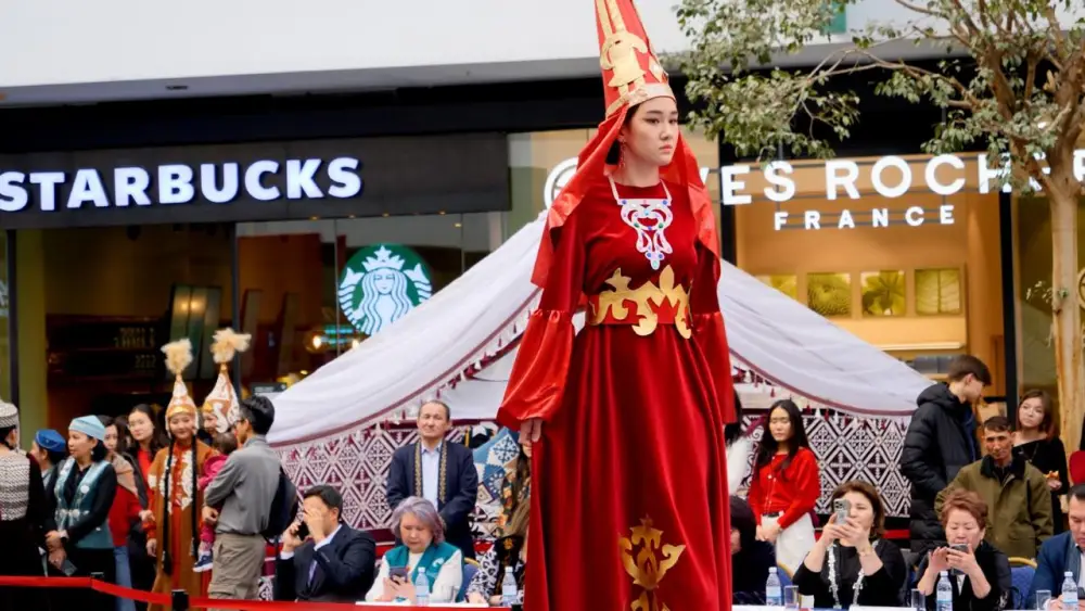 Конкурс дизайнеров с ИИ-роботом прошел в Астане (10)