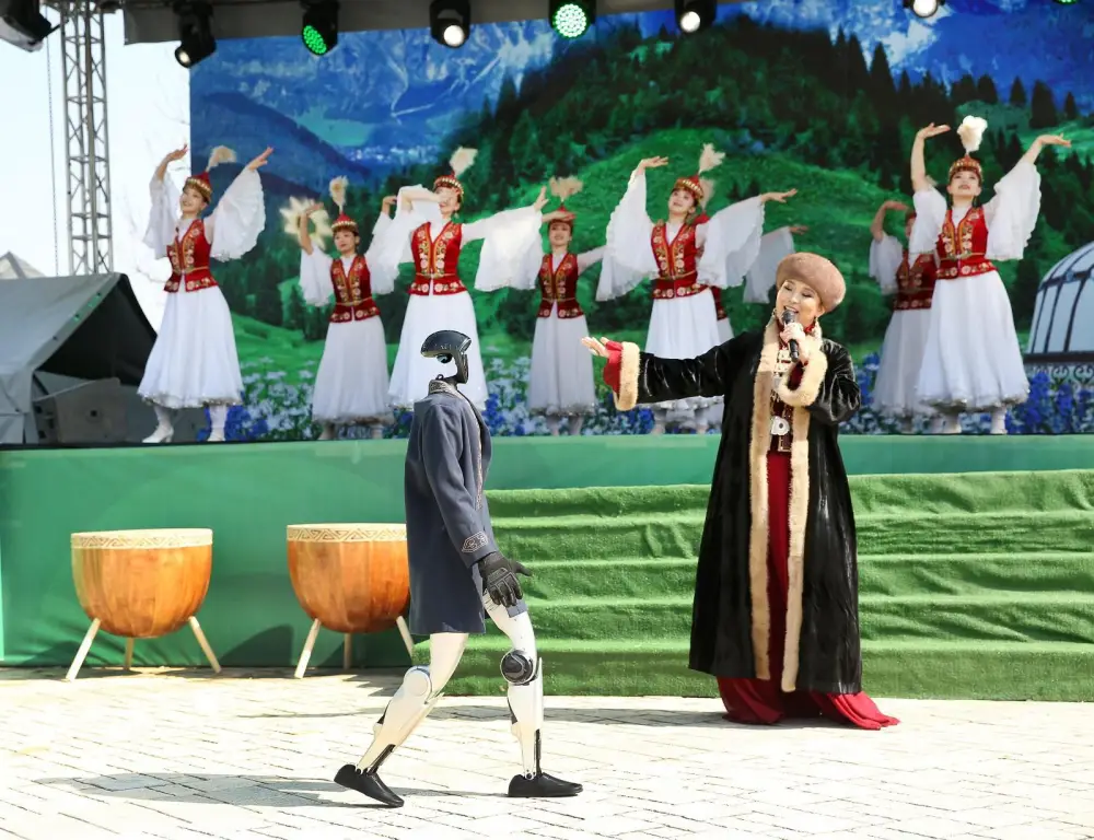 Звуковые дроны и роботы: Көрісу по-новому! {city2}