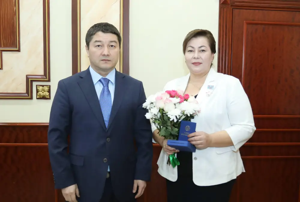 Нурдаулет Килыбай вручил государственные награды ряду тружеников (4)