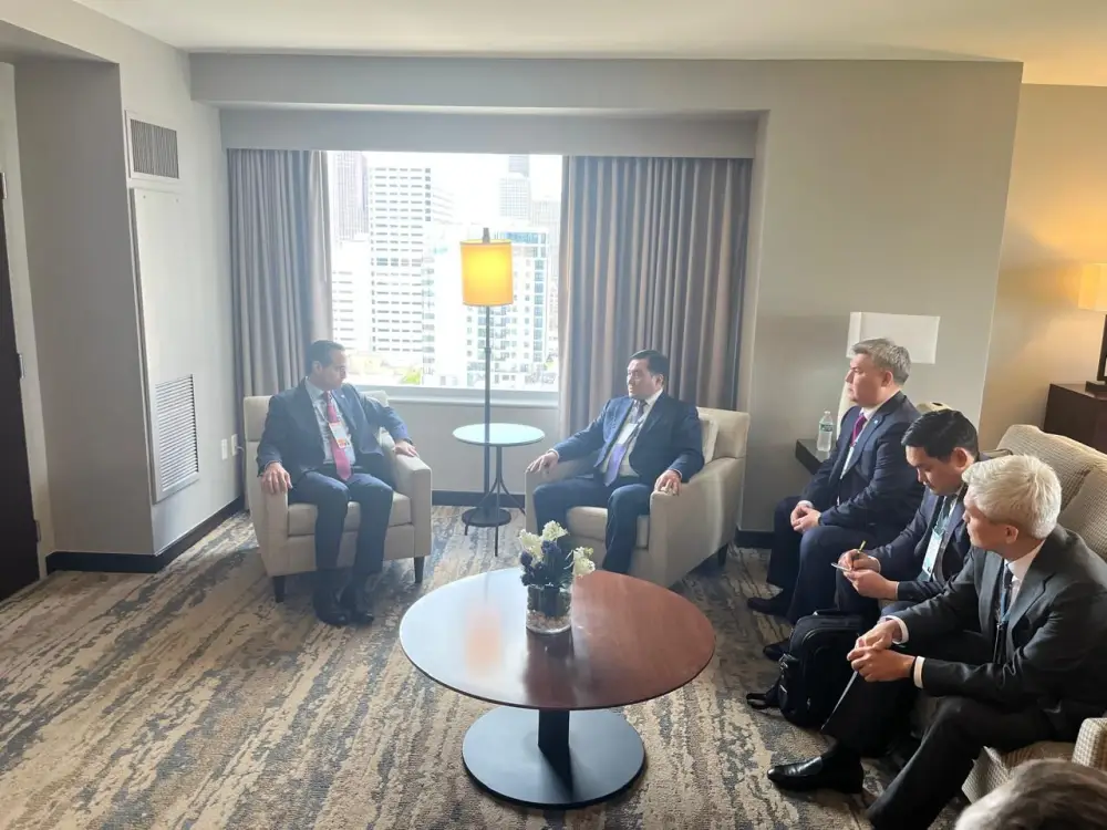 Казахстан и Shell обсудили добычу в Атырау {city2}