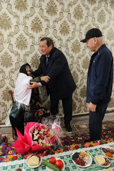 Поздравление долгожительницы в Мактаарале {city2}