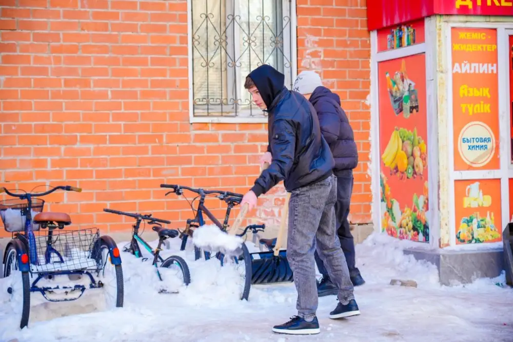 Соседская симфония: как жители «Турсын Астана 2» вместе очистили и украсили свой дом {city2}