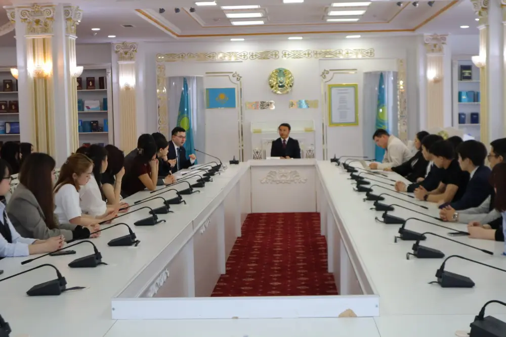 В Астане состоялась встреча с молодежными организациями по вопросам новой Конституции (4)