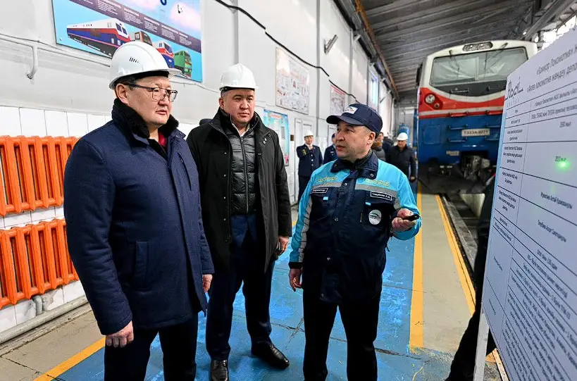 Посещение акима области локомотивного депо в Аягозе: новые перспективы для развития железнодорожного транспорта региона {city2}