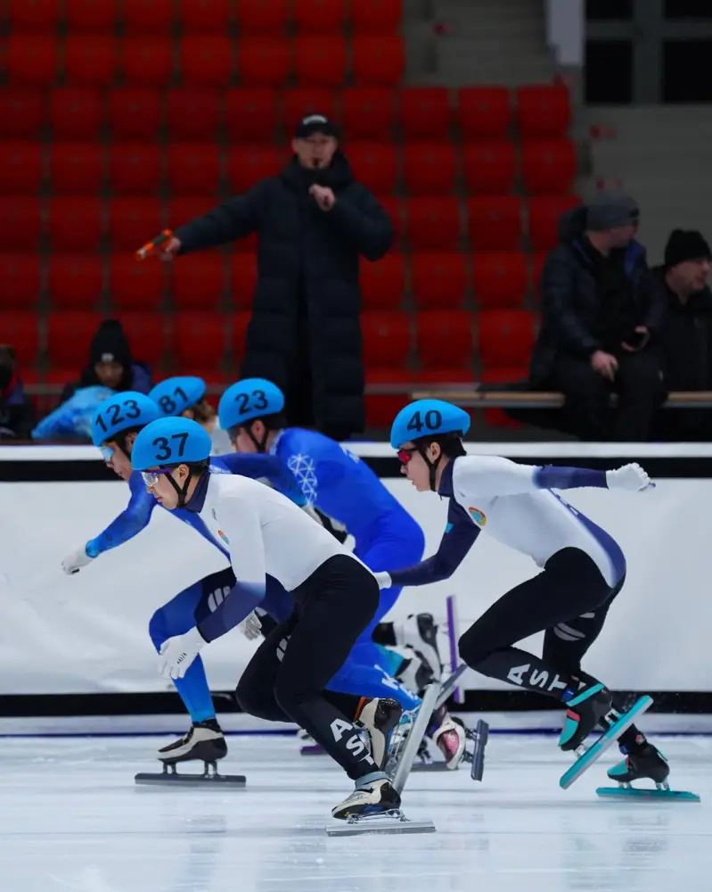 Богдан Вехов и Малика Ермек становятся чемпионами Казахстана по шорт-треку {city2}